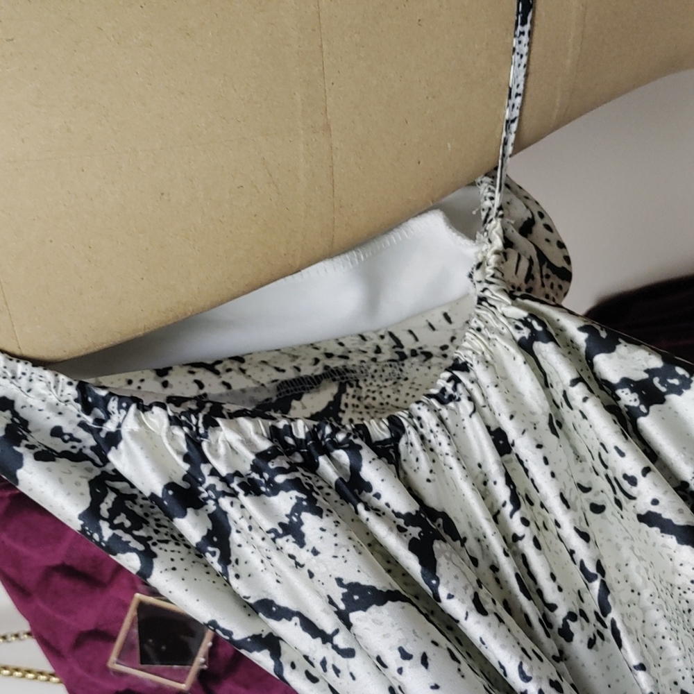 White Snake Pattern Crop Top - image 4